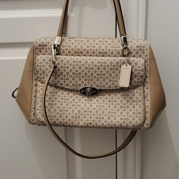 Coach - Picture 2 of 7